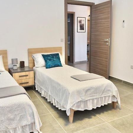 Bright & Modern 2-Bedroom, 4Th Floor Apartment In Gzira, Malta エクステリア 写真