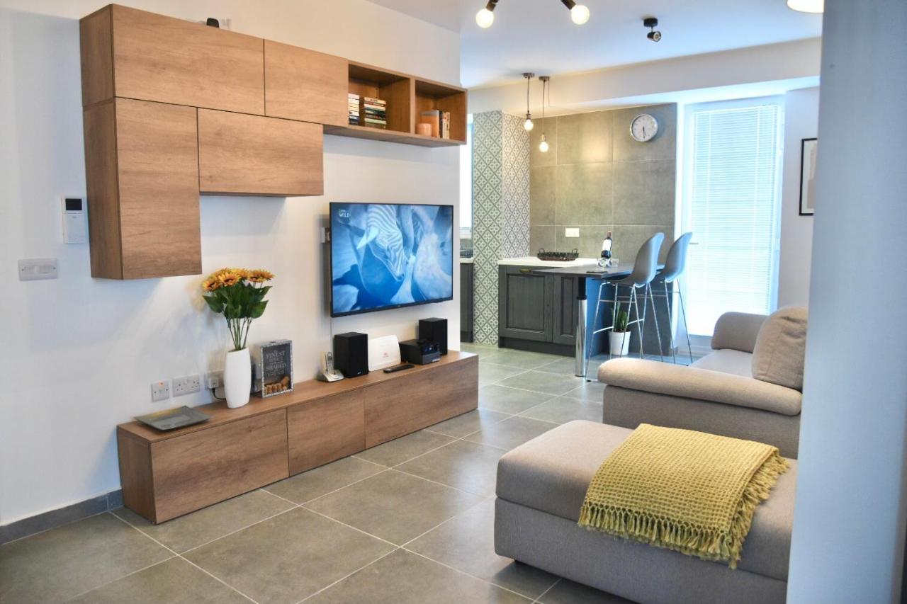 Bright & Modern 2-Bedroom, 4Th Floor Apartment In Gzira, Malta エクステリア 写真