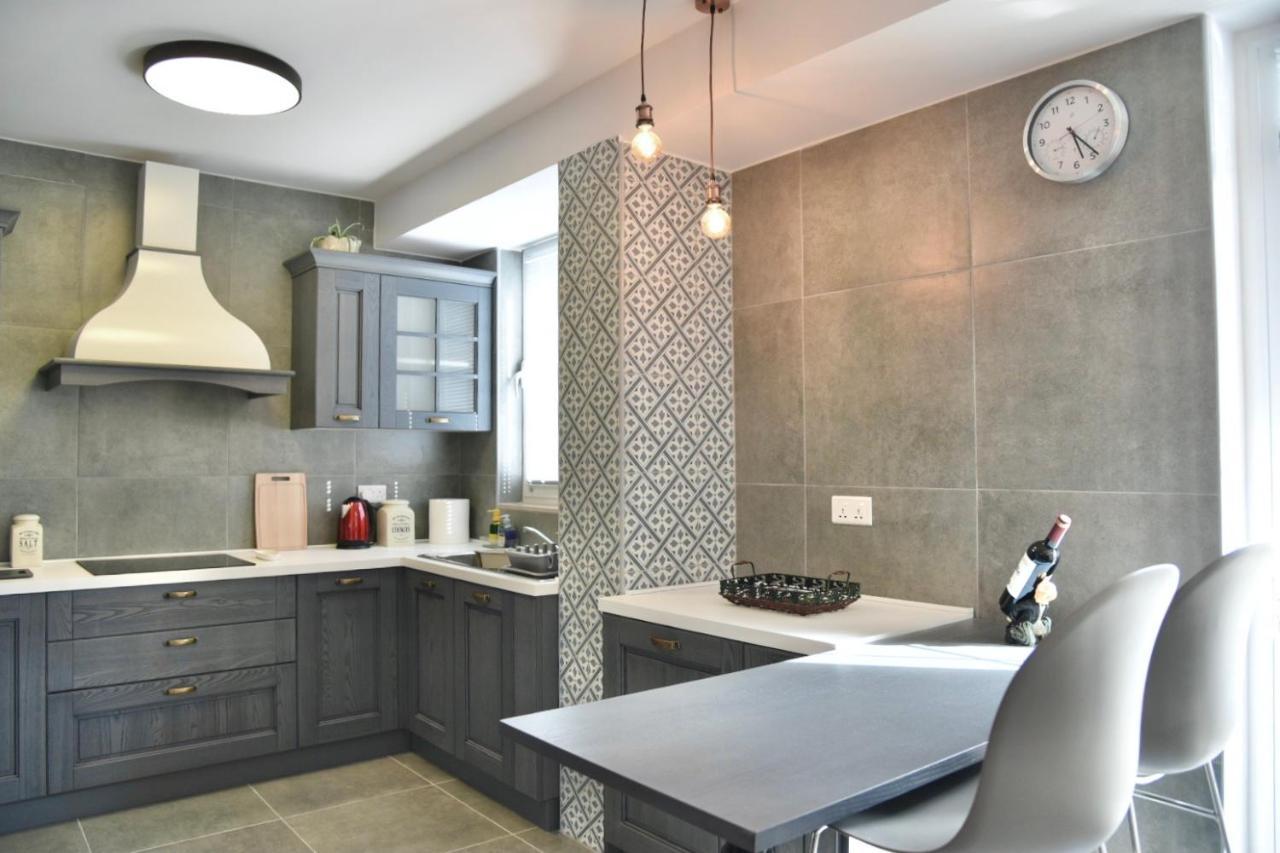 Bright & Modern 2-Bedroom, 4Th Floor Apartment In Gzira, Malta エクステリア 写真