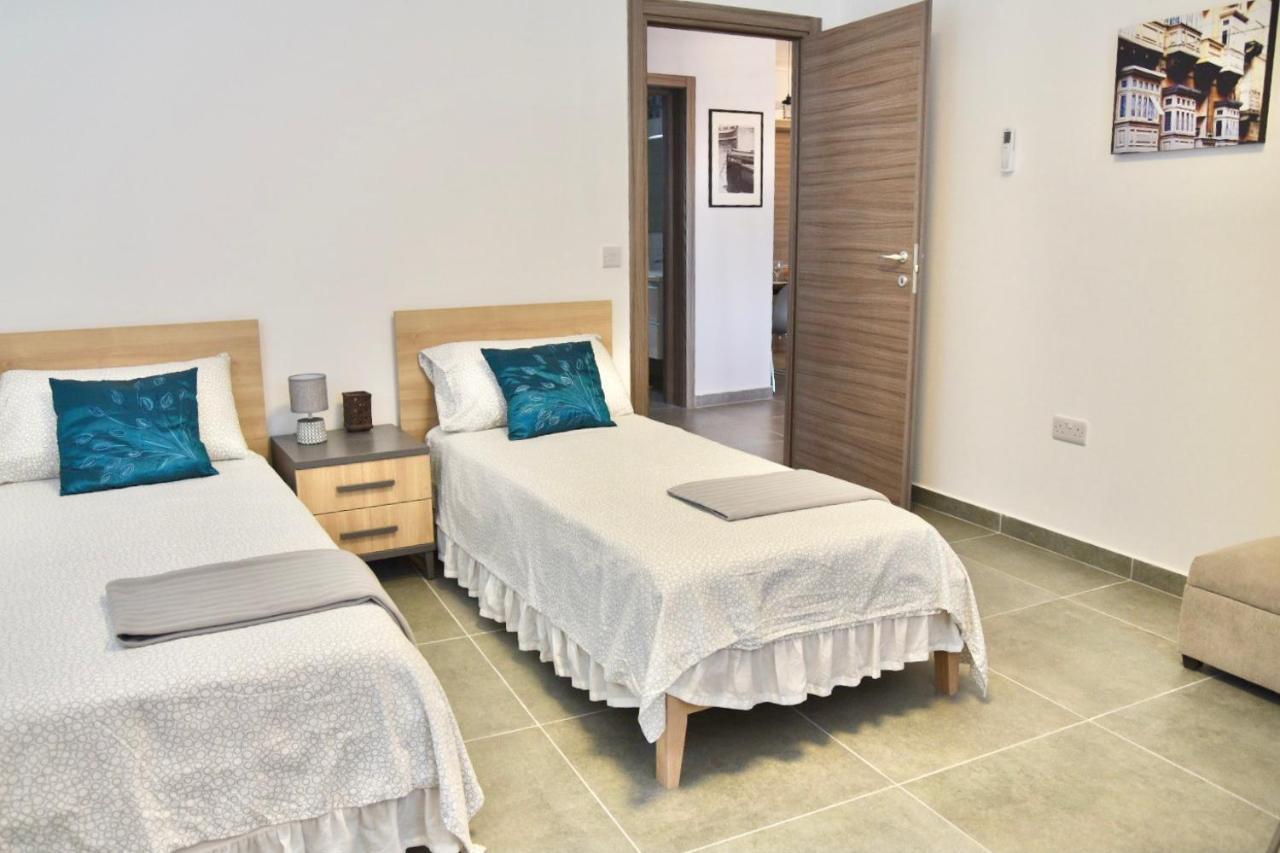 Bright & Modern 2-Bedroom, 4Th Floor Apartment In Gzira, Malta エクステリア 写真